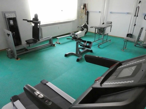 Medizinische Trainingstherapie mit Geräten